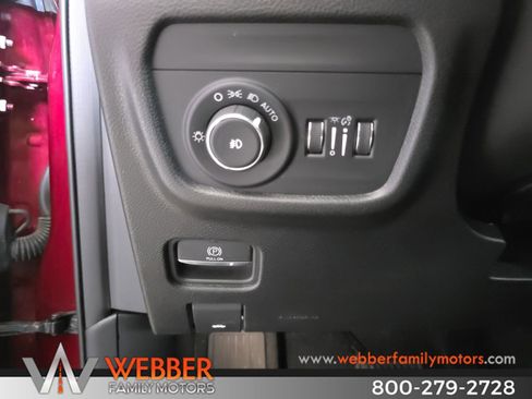 Used 2023 Jeep Grand Cherokee L Limited w/ Black Appearance Package AWD/4WD image 24