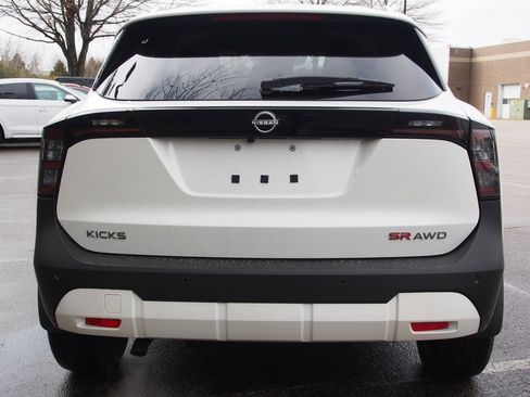 Used 2025 Nissan Kicks SR image 6