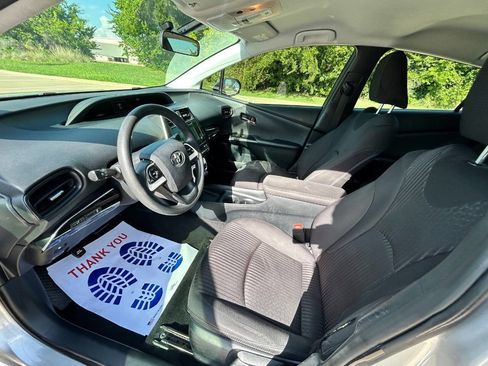 Used 2016 Toyota Prius Two image 11