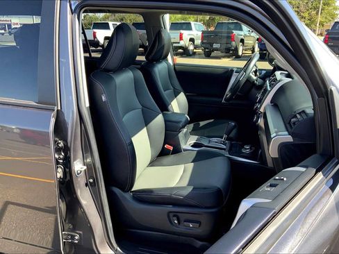 Used 2023 Toyota 4Runner SR5 Premium w/ Moonroof Package AWD/4WD image 9