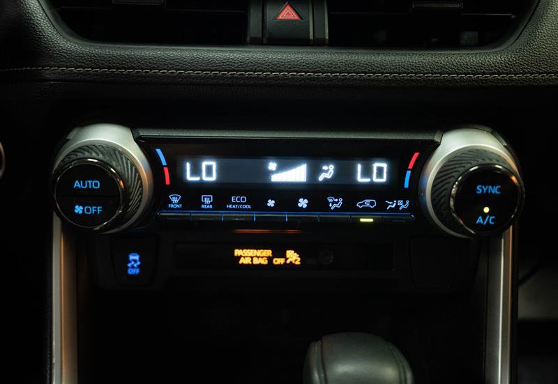 Used 2020 Toyota RAV4 XLE AWD/4WD image 21