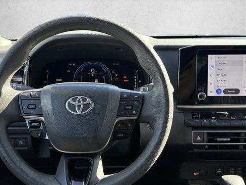 Used 2025 Toyota Camry LE image 17