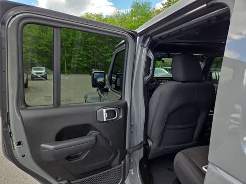 Used 2023 Jeep Wrangler Unlimited w/ Sun & Screen Package AWD/4WD image 18