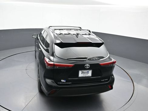 Certified 2020 Toyota Highlander XLE AWD/4WD image 41