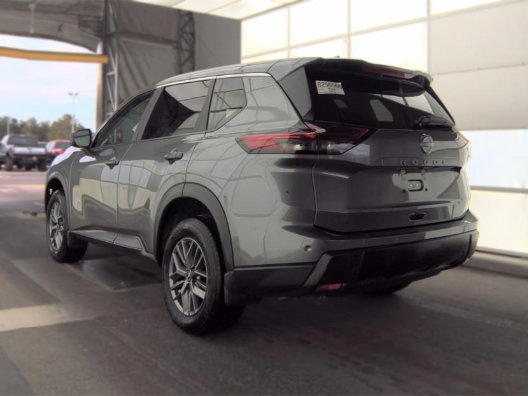Used 2026 Nissan Rogue S FWD image 2
