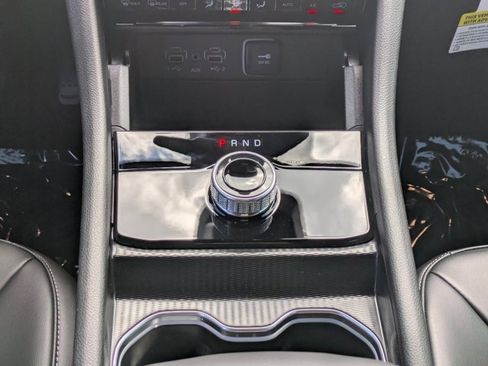 New 2025 Jeep Grand Cherokee Limited w/ Black Appearance Package image 17