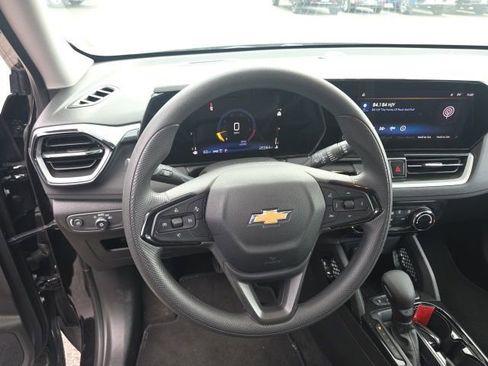Used 2025 Chevrolet TrailBlazer LT AWD/4WD image 6