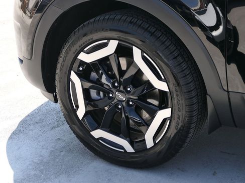 Used 2024 Kia Telluride EX w/ EX Captain's Chair Package FWD image 10