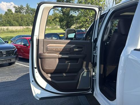 Used 2025 RAM 2500 Limited AWD/4WD image 31