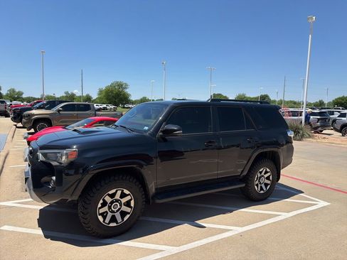 Used 2024 Toyota 4Runner TRD Off-Road Premium AWD/4WD image 4
