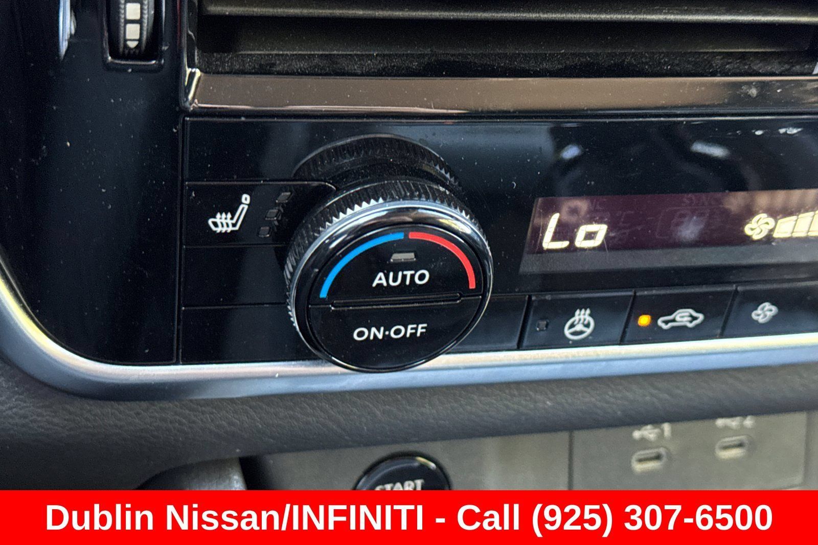 Used 2024 Nissan Rogue SL AWD/4WD image 30