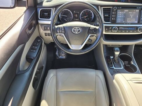 Used 2019 Toyota Highlander XLE image 13