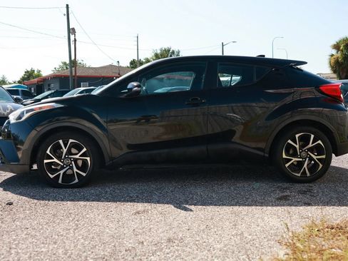 Used 2018 Toyota C-HR XLE FWD image 2