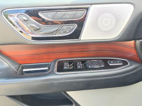 Used 2021 Lincoln Navigator Reserve w/ Luxury Package AWD/4WD image 11