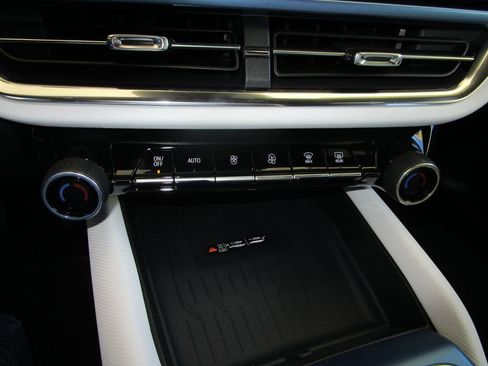 New 2026 Chevrolet Equinox EV LT w/ Convenience Package II image 33