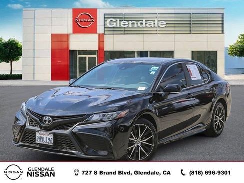 Used 2023 Toyota Camry SE FWD image 1
