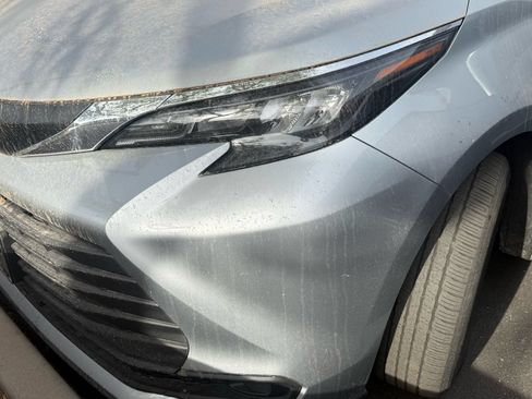 Used 2025 Toyota Sienna LE FWD image 9