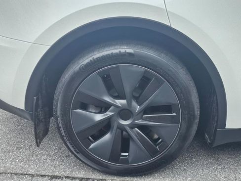 Used 2024 Tesla Model Y Long Range image 14