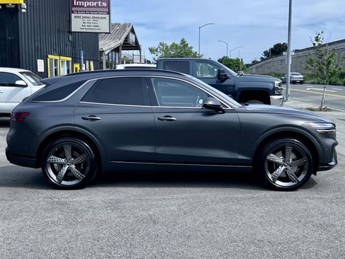 Used 2024 Genesis GV70 3.5T Sport w/ Sport Advanced Package image 5