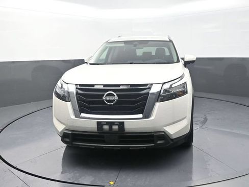 Used 2024 Nissan Pathfinder SV AWD/4WD image 2