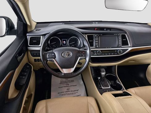 Used 2017 Toyota Highlander Limited Platinum FWD image 15
