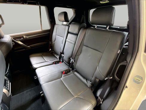 Used 2023 Lexus GX 460 Luxury w/ Accessory Package AWD/4WD image 18