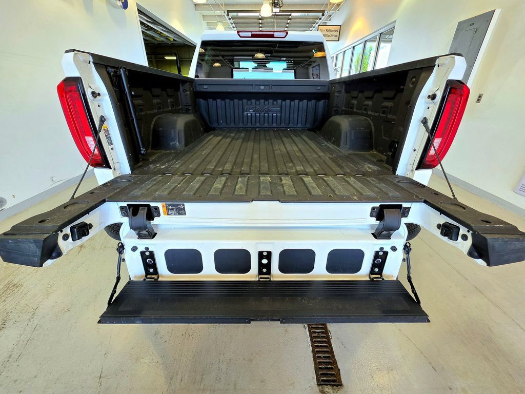 Used 2025 GMC Sierra 1500 AT4 AWD/4WD image 10
