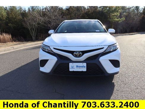 Used 2018 Toyota Camry SE w/ Audio Package image 2