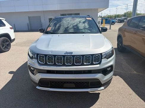 Used 2025 Jeep Compass Limited AWD/4WD image 2