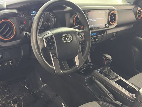 Used 2022 Toyota Tacoma TRD Sport w/ Technology Package RWD image 10