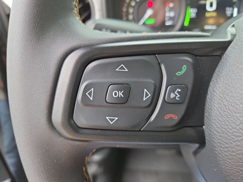 Certified 2024 Jeep Wrangler Unlimited w/ Convenience Group AWD/4WD image 29