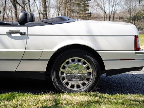 Used 1993 Cadillac Allante FWD image 5