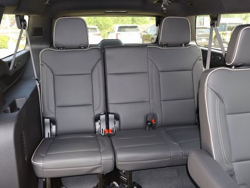 New 2025 Chevrolet Suburban Premier image 42