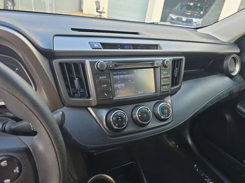 Used 2014 Toyota RAV4 LE image 19