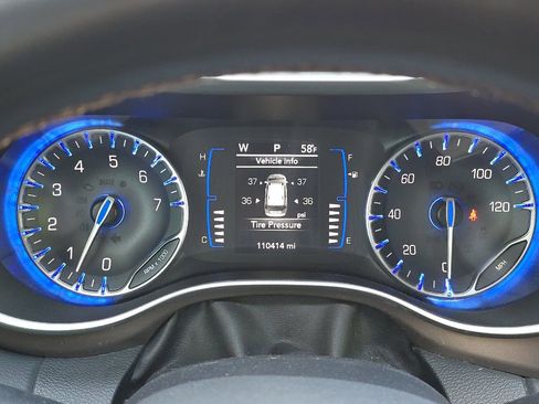 Used 2018 Chrysler Pacifica Touring-L FWD image 24