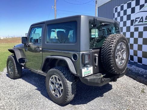 Used 2017 Jeep Wrangler Rubicon w/ Connectivity Group image 11