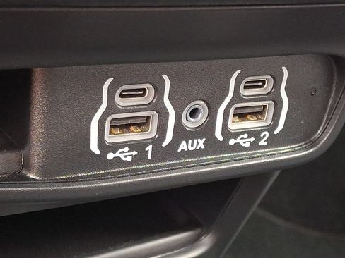 Used 2025 Chrysler Pacifica Select FWD image 25