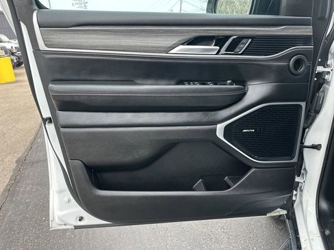 Used 2024 Jeep Wagoneer Series III image 17