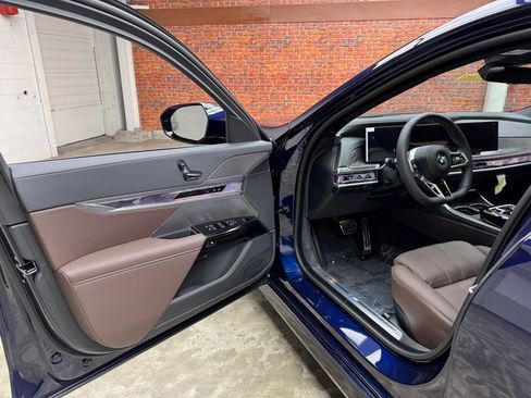 Used 2026 BMW 740i xDrive image 9