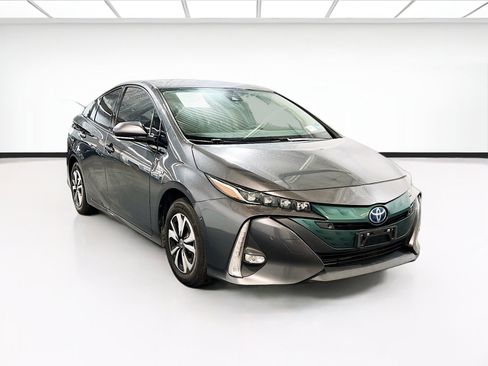 Used 2017 Toyota Prius Prime Advanced image 3