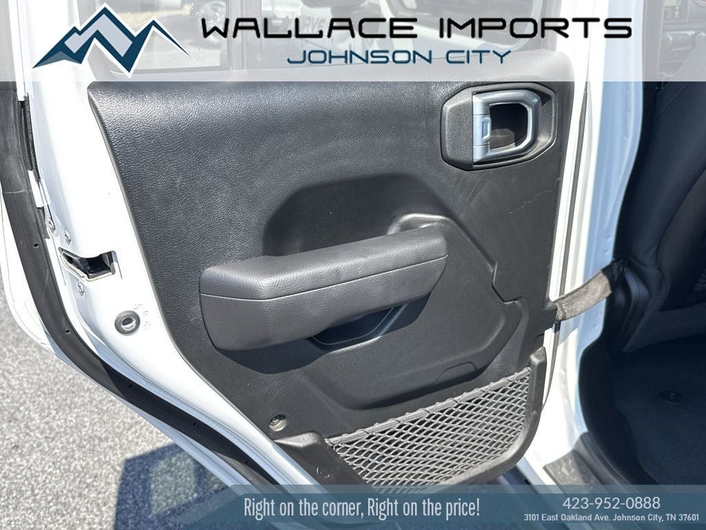 Used 2022 Jeep Gladiator Mojave w/ Cold Weather Group AWD/4WD image 35