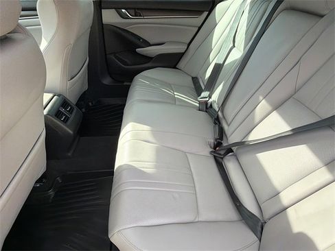 Used 2018 Honda Accord Touring image 17