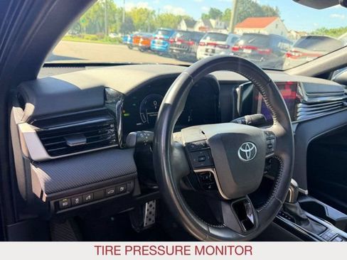 Used 2025 Toyota Camry SE FWD image 9
