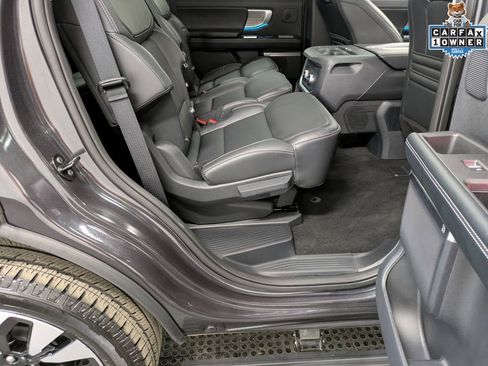 Used 2025 Ford Expedition Platinum w/ Driver's Package AWD/4WD image 30