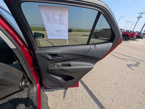 Used 2023 Chevrolet Equinox LT FWD image 7