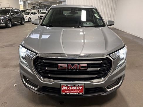 Used 2024 GMC Terrain SLE image 8