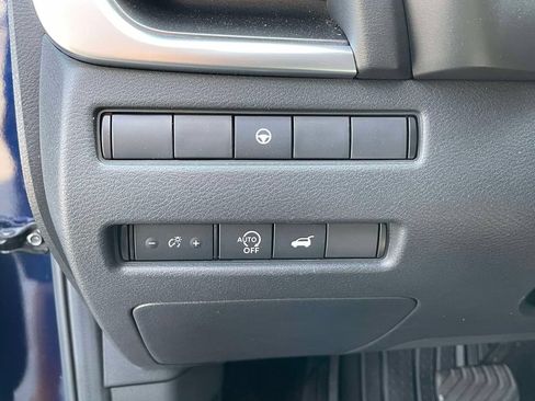 Used 2024 Nissan Rogue SV w/ SV Premium Package FWD image 22