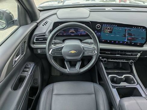 Used 2025 Chevrolet Traverse LT AWD/4WD image 27