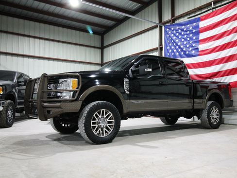 Used 2017 Ford F250 King Ranch w/ FX4 Off-Road Package AWD/4WD image 1