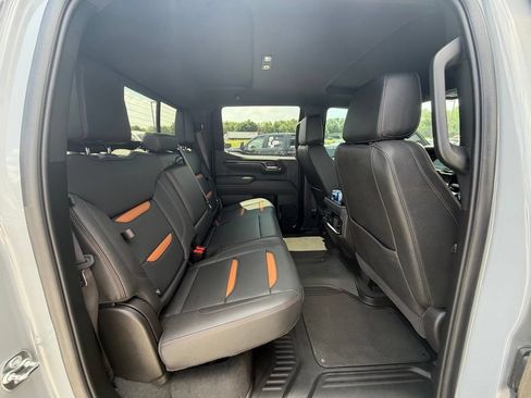 Used 2025 GMC Sierra 1500 AT4 w/ Technology Package AWD/4WD image 12